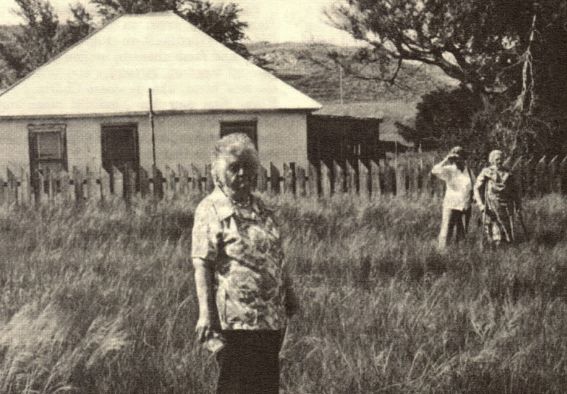 Sod House on Boyce Ranch - Built 1899 or 1900. Ida, Naomi and Jennie.