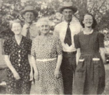 Charles and Bettie Ann Bradley Family. L to R Lillie (Elliott), Roy, Bettie, Dale and Clara (Delinger)